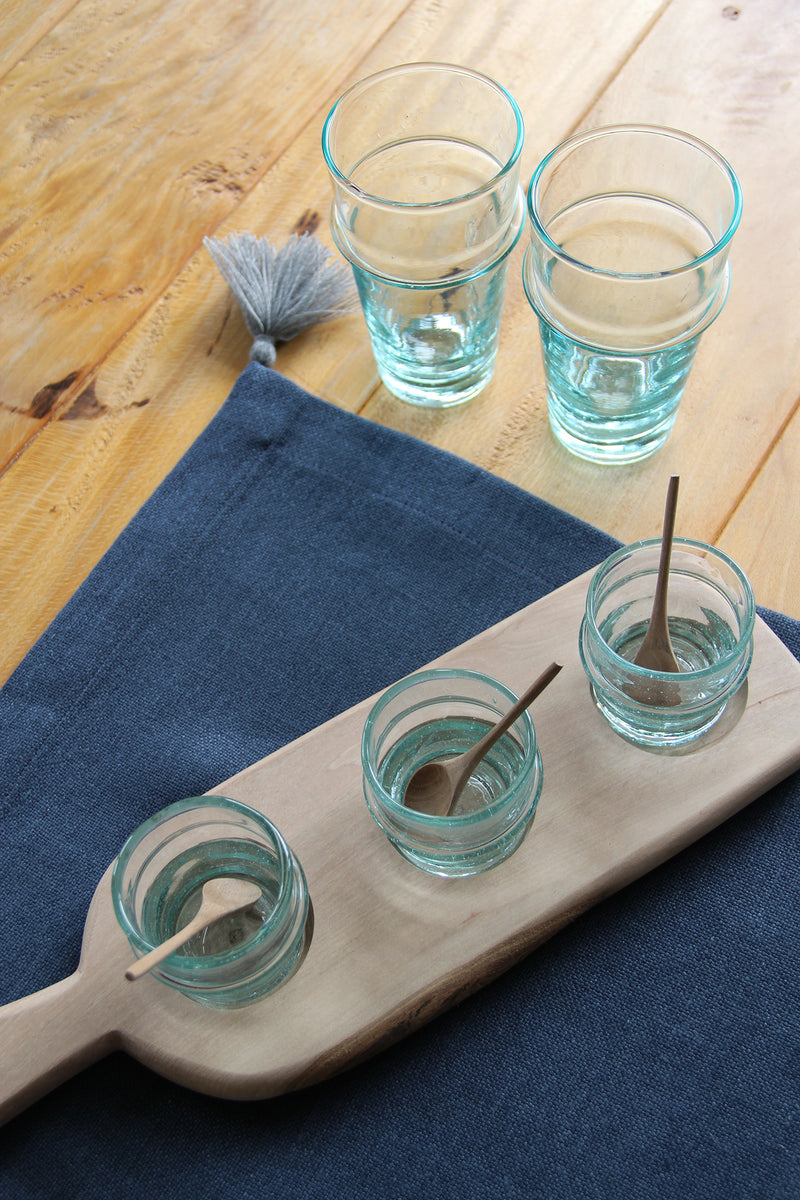 Linen table mat with tassels