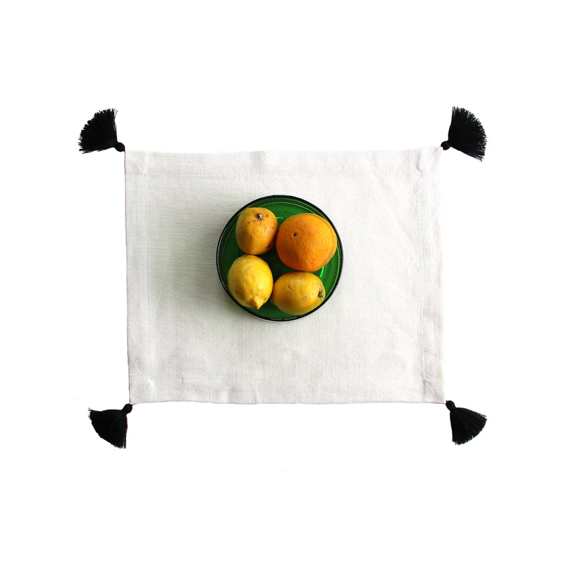 Linen table mat with tassels