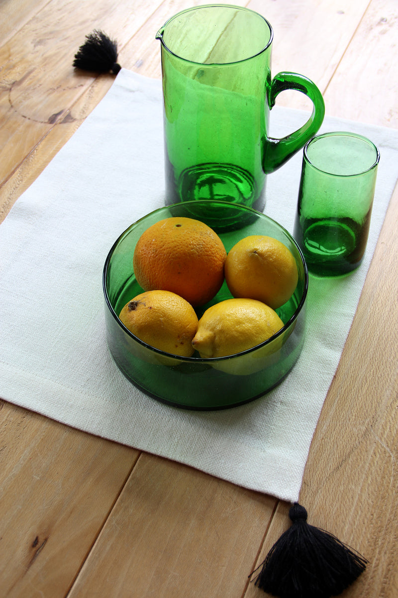 Linen table mat with tassels