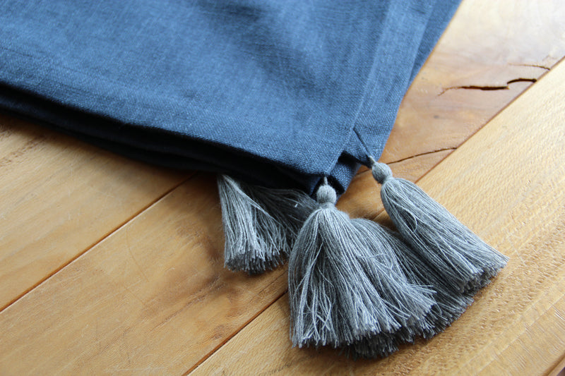 Linen tablecloth with tassels – 170/270cm