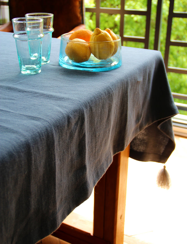 Linen tablecloth with tassels – 170/270cm