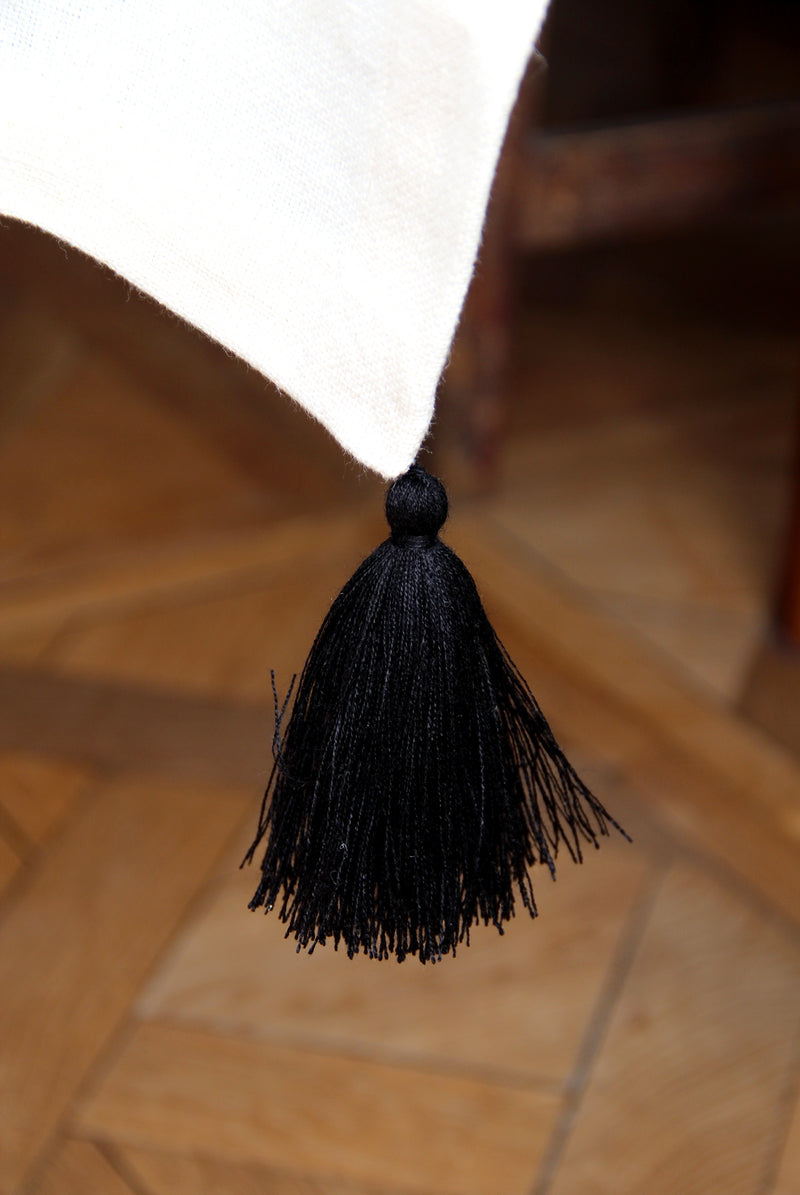 Linen tablecloth with tassels – 130/270cm